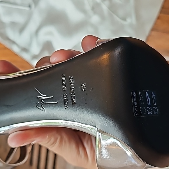 Giuseppe Zanotti Crystal-Leaf Metallic Leather Sandals size 42 - Picture 3 of 4